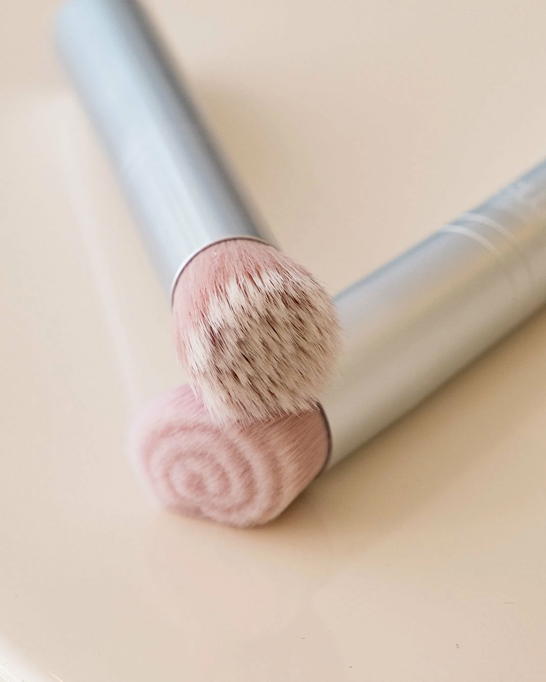 RMS Beauty Skin2Skin Blush Brush – Image 2